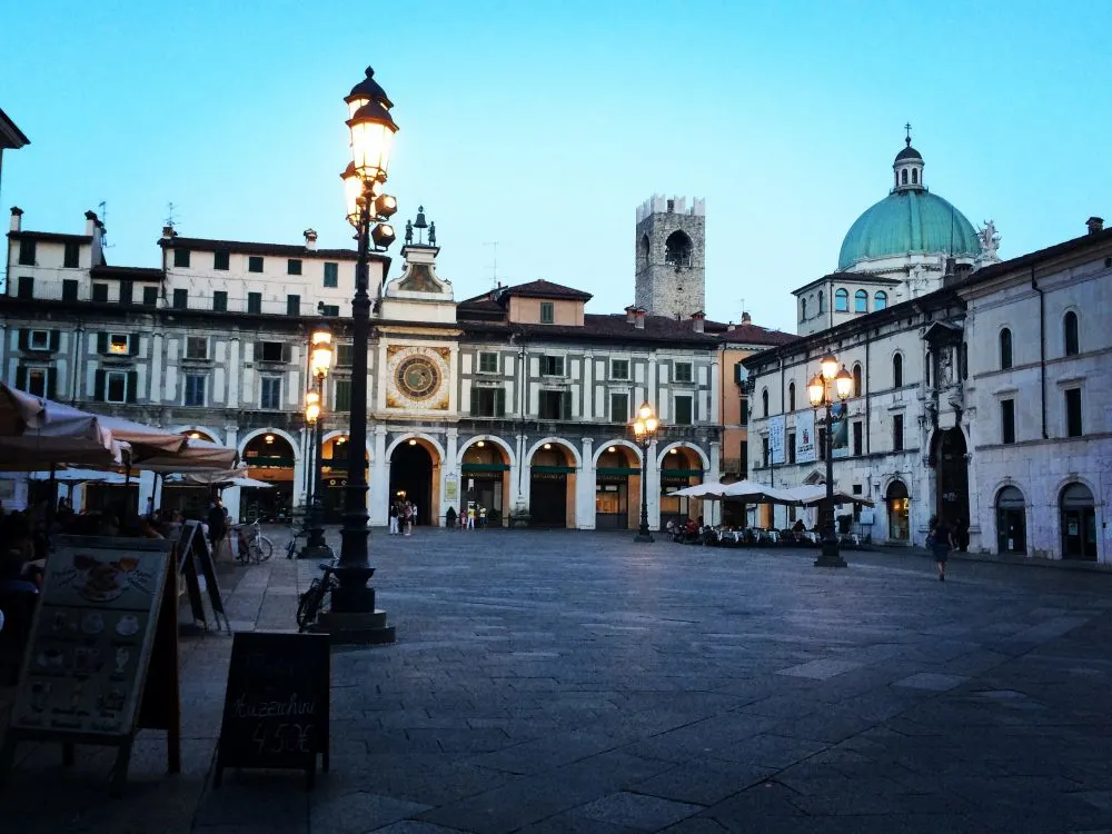 One thing to do in Brescia that cannot be missed is enjoying Piazza della Loggia at night. It is simply stunning!