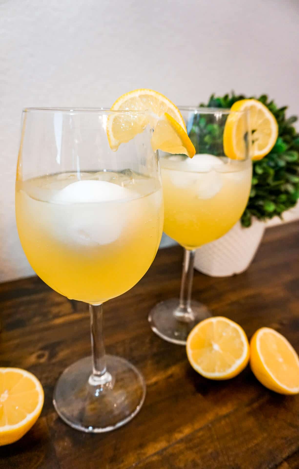 Limoncello Spritz - A Refreshing Cocktail from the Amalfi Coast