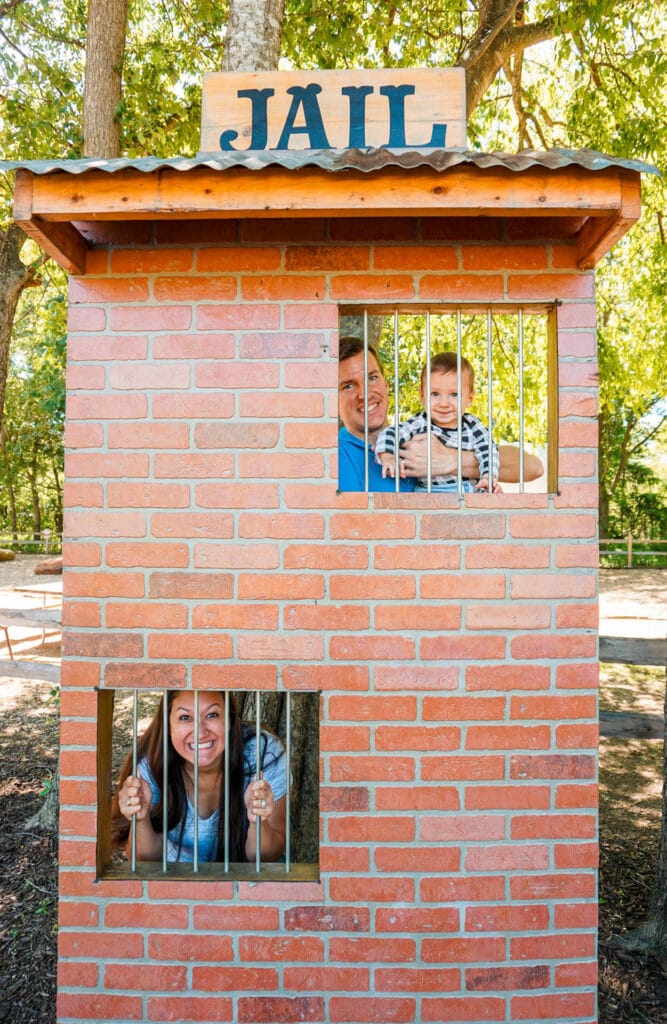 A family photo op at "jail".