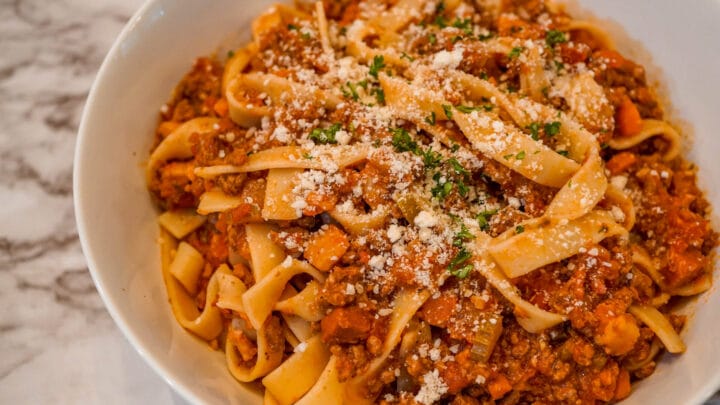 Slow Cooker Bolognese Sauce with Tagliatelle Pasta – an Authentic Italian Recipe